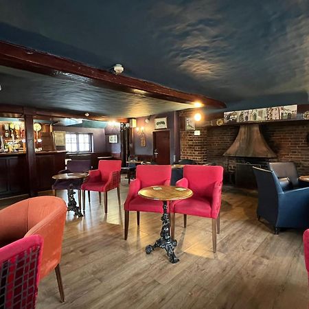 Roebuck Inn Стивънидж Екстериор снимка
