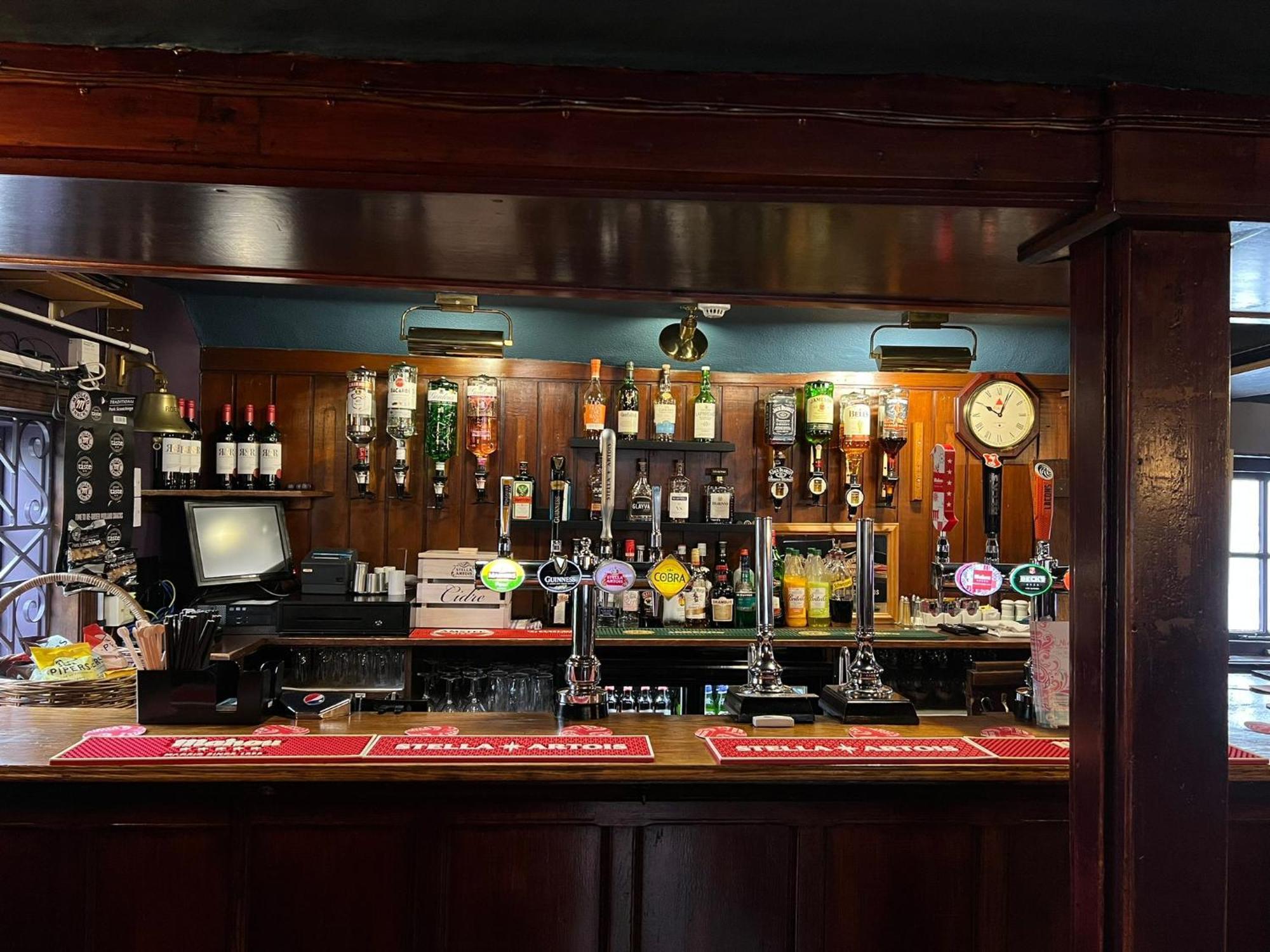 Roebuck Inn Стивънидж Екстериор снимка